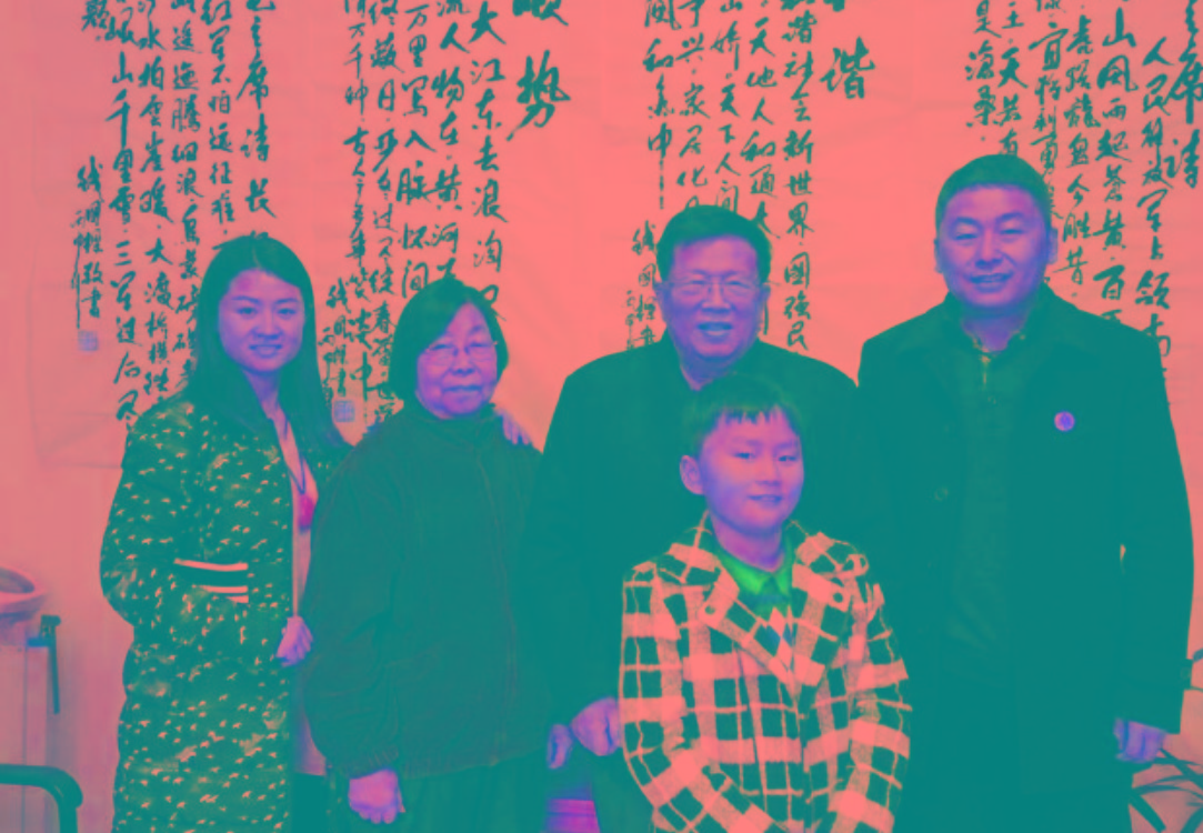 與原沈陽軍區(qū)司令錢國樑上將夫婦合影留念